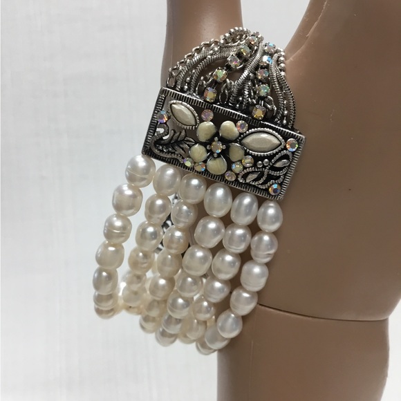 Jewelry - Beautiful White Pearl, Rhinestone Stretch Bracelet